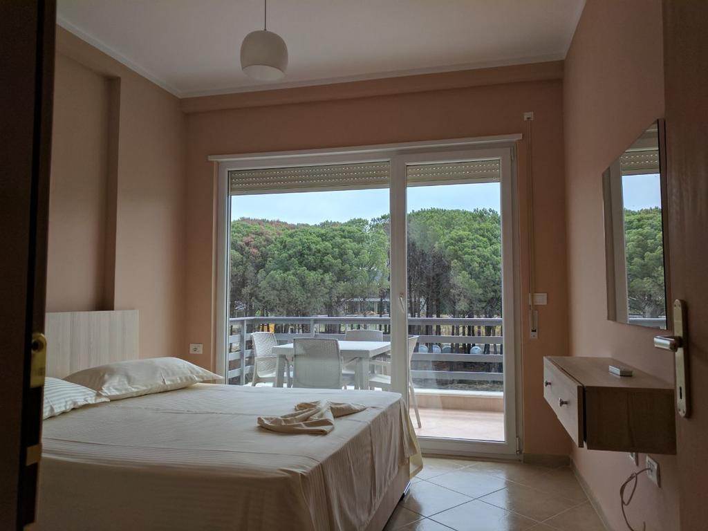 Eme Apartments - Kompleksi Lura 2 Gjiri I Lalzit Дуррес Экстерьер фото
